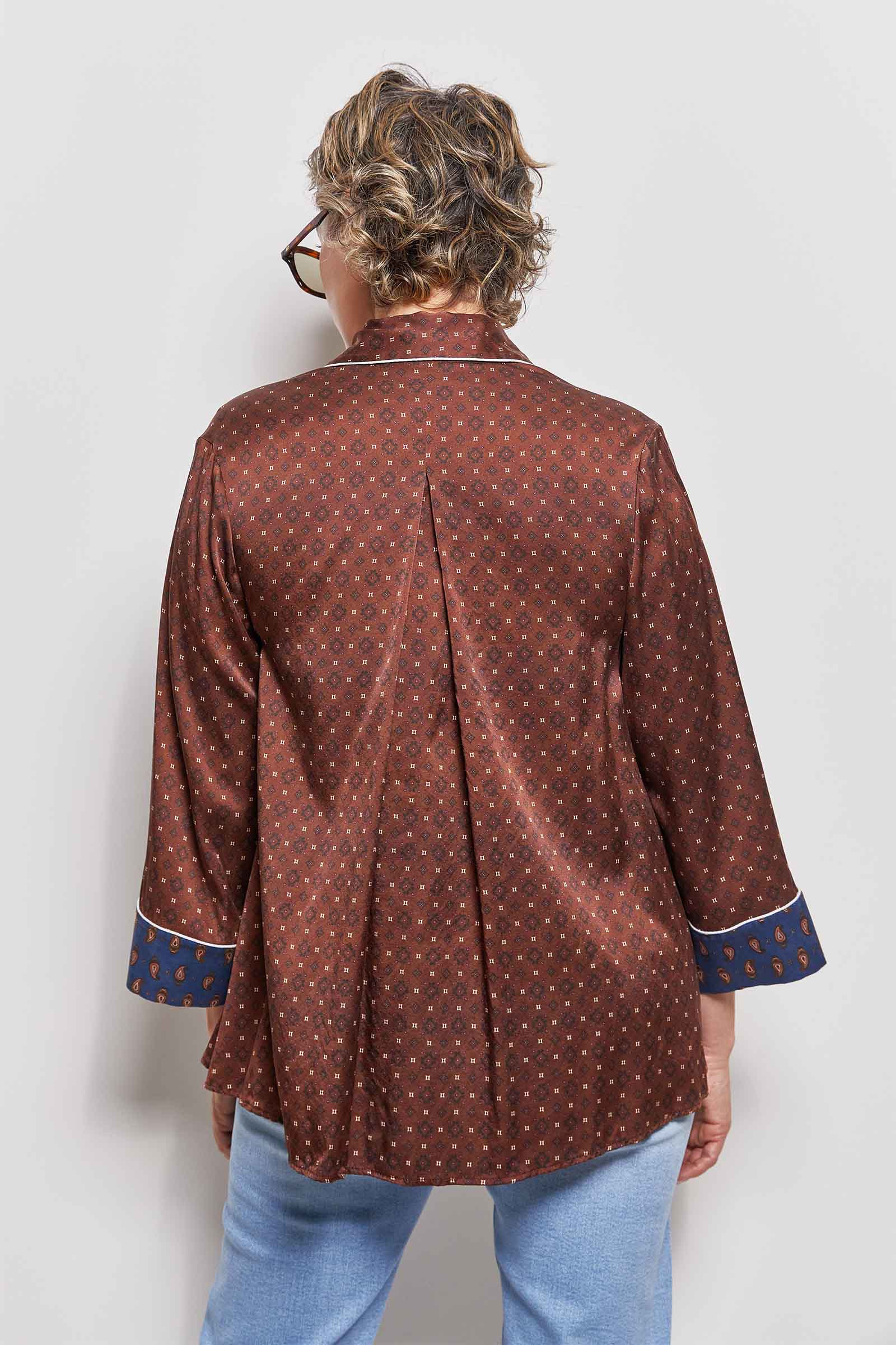 cravat paisley printed silk shirt.