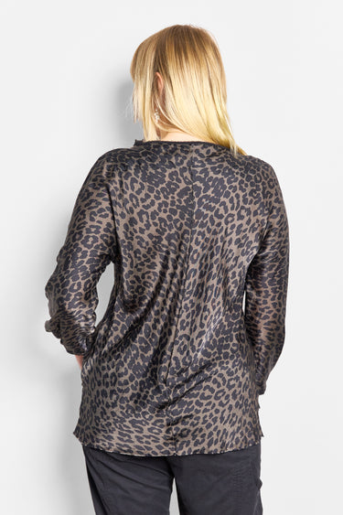 gild grey leopard silk tee