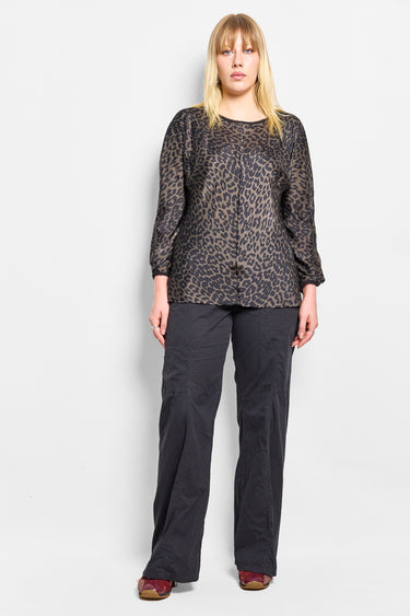 gild grey leopard silk tee