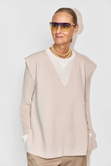 GS v-neck wool vest